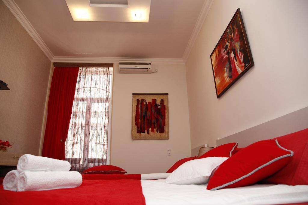 Azoyan Guest House Єреван Екстер'єр фото
