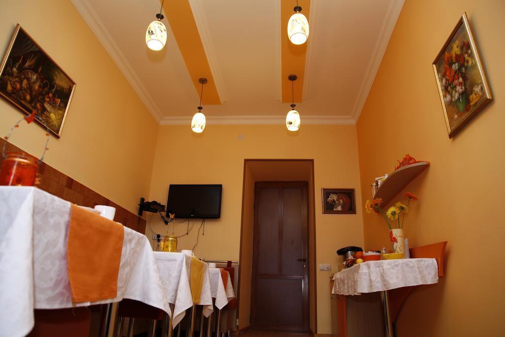 Azoyan Guest House Єреван Екстер'єр фото