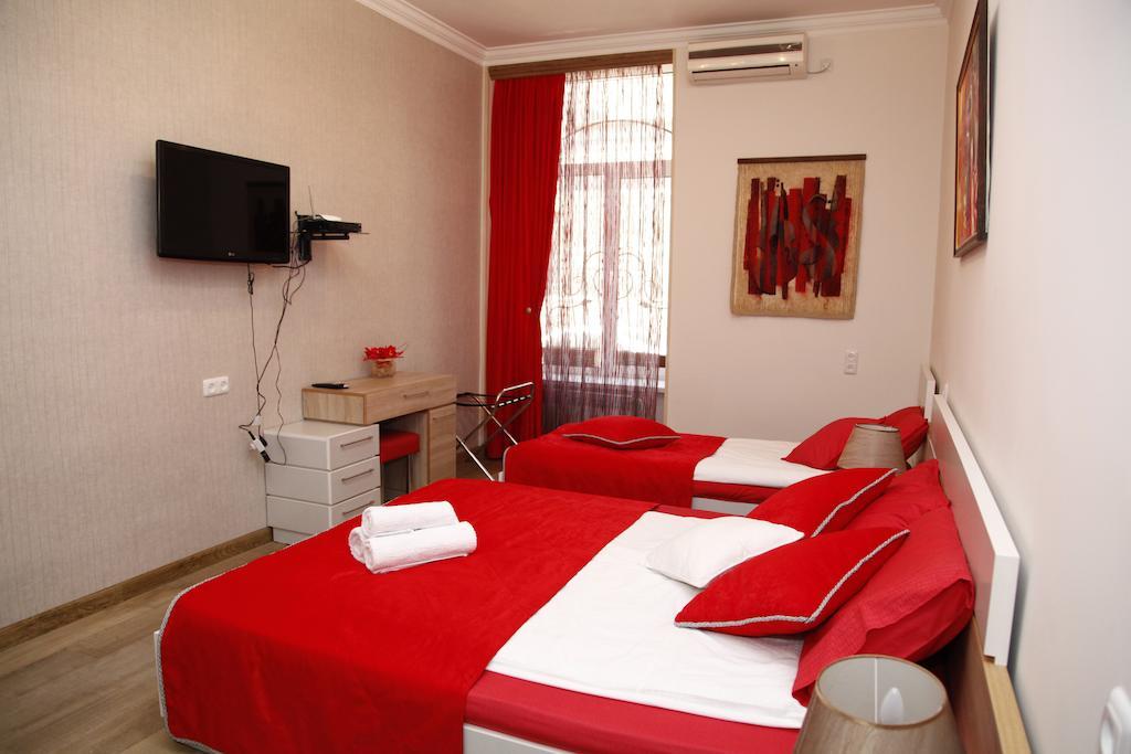 Azoyan Guest House Єреван Номер фото
